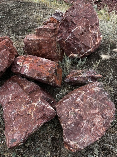 Ландшафтные глыбы красно-фиолетовые 200-1000 килограмм купить в Мурманской области