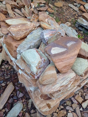 Златолит жёлтый, жёлто-зелёный глыбки и валуны для ланшафтного дизайна купить в Мурманской области