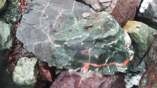 Гигантские зелёные валуны для ландшафтного дизайна весом более 5 тонн купить в Мурманской области