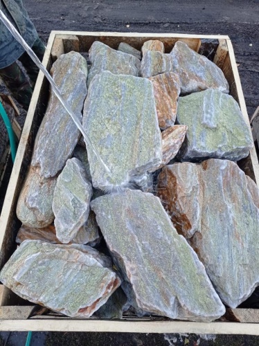 Златолит жёлтый, жёлто-зелёный глыбки и валуны для ланшафтного дизайна купить в Мурманской области