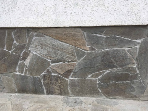 Плитняк златолит Уральский для цоколя, отмостки купить в Мурманской области