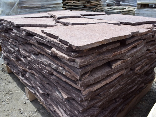 Плитняк лемезит бордовый для облицовки цоколя 20-25 мм  купить в Мурманской области