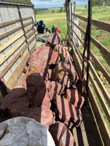 Ландшафтные глыбы красно-фиолетовые 200-1000 килограмм купить в Мурманской области