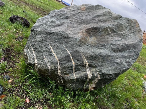 Гигантские зелёные валуны для ландшафтного дизайна весом более 5 тонн купить в Мурманской области