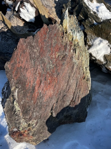 Ландшафтные глыбы красно-фиолетовые 200-1000 килограмм купить в Мурманской области