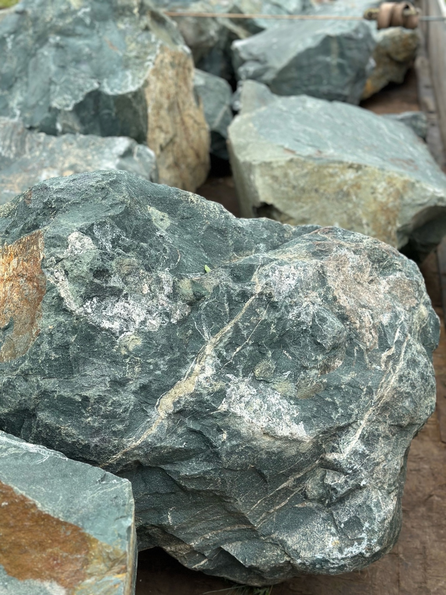 Камни для ландшафтного дизайна зелёные 10-60 килограмм купить в Мурманской области