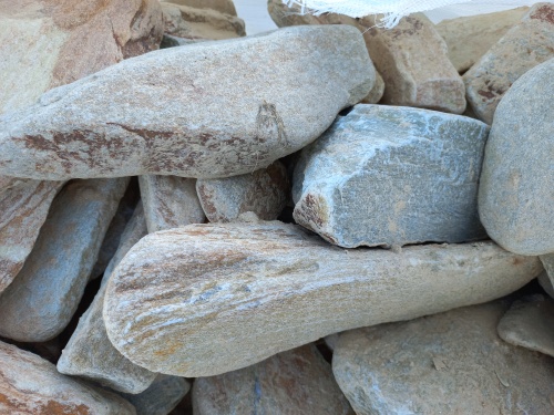 Златолит жёлтый, жёлто-зелёный глыбки и валуны для ланшафтного дизайна купить в Мурманской области