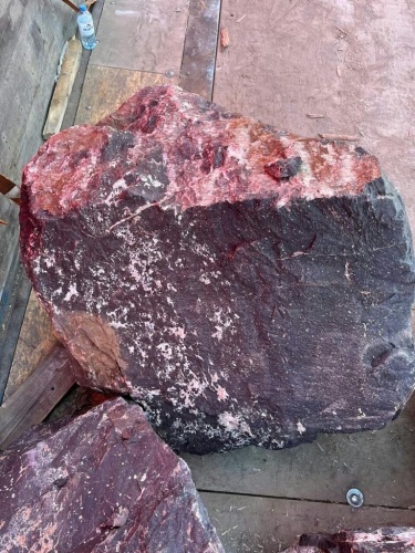 Камни для ландшафтного дизайна красно-фиолетовые 10-60 килограмм купить в Мурманской области