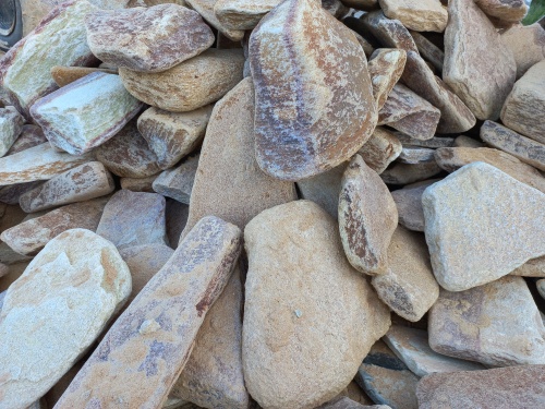 Златолит жёлтый, жёлто-зелёный глыбки и валуны для ланшафтного дизайна купить в Мурманской области