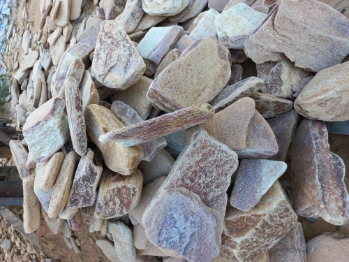 Златолит жёлтый, жёлто-зелёный глыбки и валуны для ланшафтного дизайна купить в Мурманской области