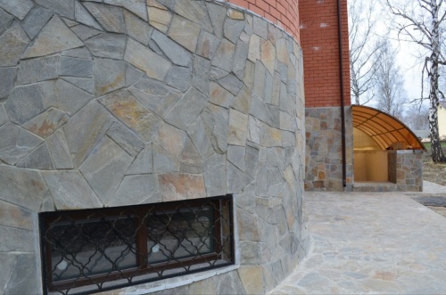 Плитняк златолит Уральский для цоколя, отмостки купить в Мурманской области